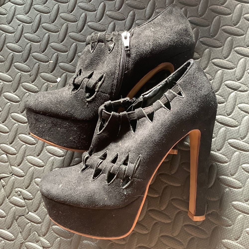 Booty heels
